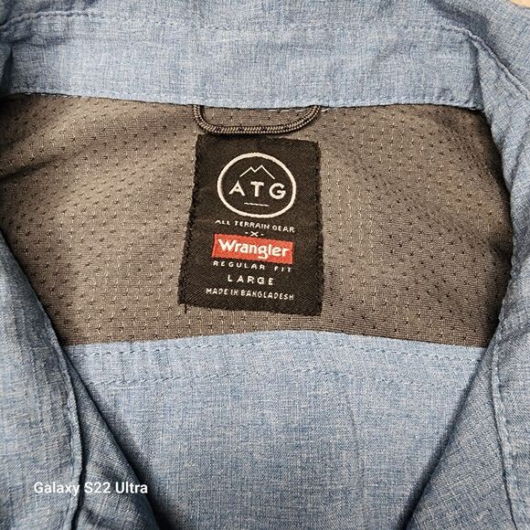 Wrangler Men's L ATG Alex Short Sleeve Button-Down Shirt Blue Check Zip Pocket - Picture 3 of 7